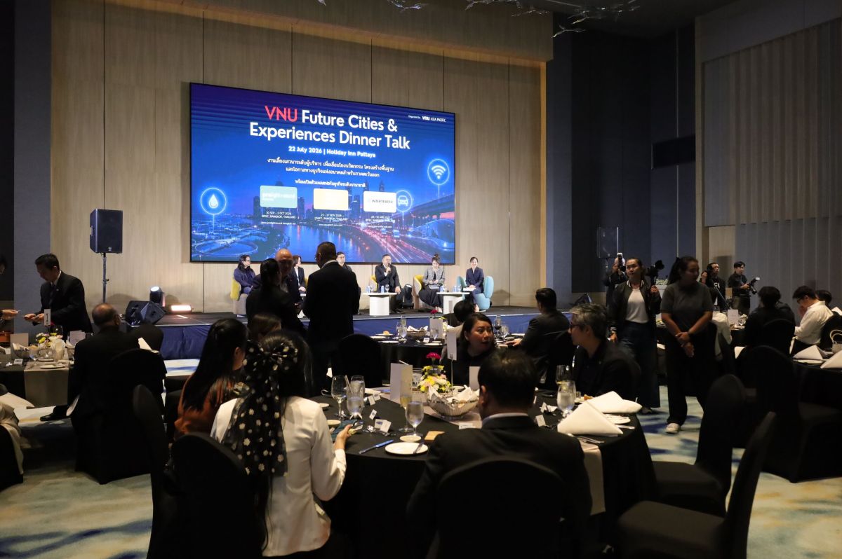 ผู้แทนภาครัฐ ภาคเอกชน และผู้เชี่ยวชาญร่วมเสวนาในงาน VNU Future Cities & Experiences Dinner Talk ที่โรงแรมฮอลิเดย์ อินน์ พัทยา แลกเปลี่ยนแนวทางพัฒนา Smart City และ EEC